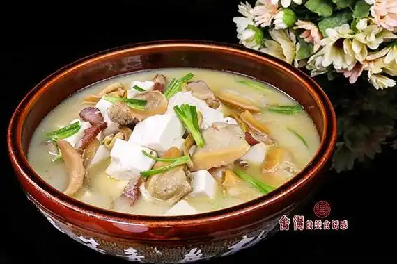 "腊肉河蚌炖豆腐"清热解毒,滋阴明目,十人九痔常吃管用