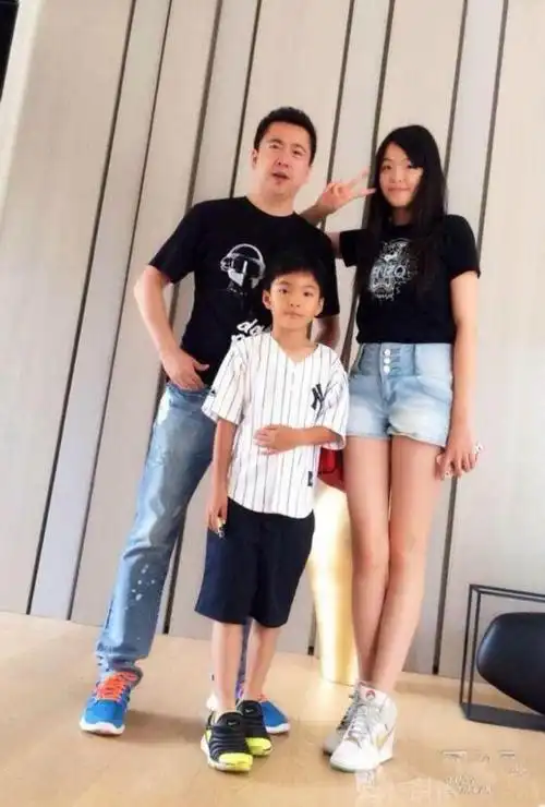 王中磊儿子闺女的基因逆袭了