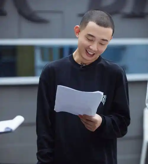 王斯然给老公gai助阵,紧张到分不清平翘舌_舞台_老婆_节目