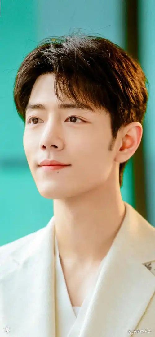 从"高冷男神"到"暖心大哥":高泰宇眼中的肖战!