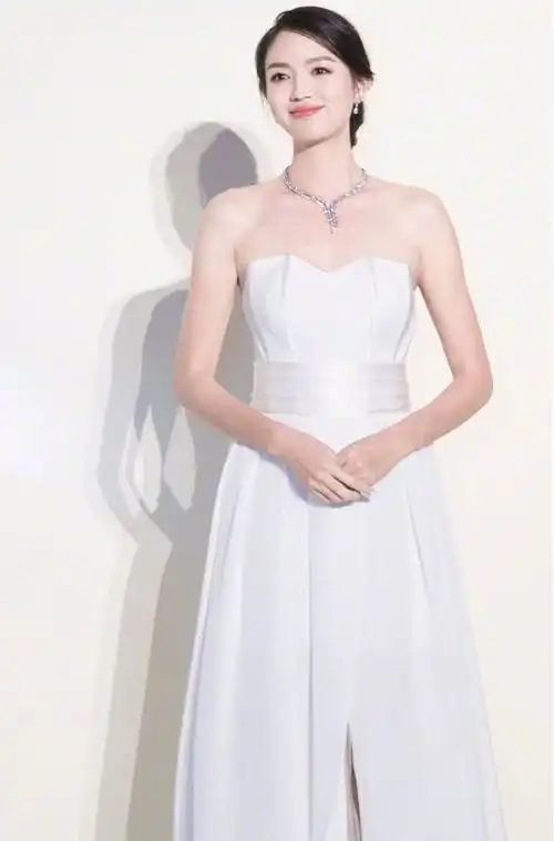 "世界小姐"张梓琳气质有多好?白裙人人都穿,就她穿得最好看_网易订阅