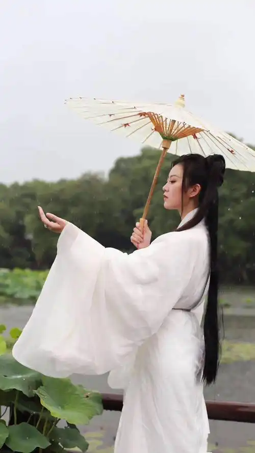 杭城的下雨天和什么最配江南烟雨代言人油纸伞