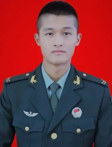 请你投票为上海市大学生年度人物候选人胡兆洋打call