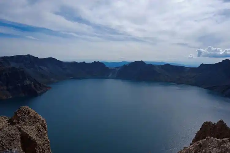 下次再来看雪后的长白山天池吧