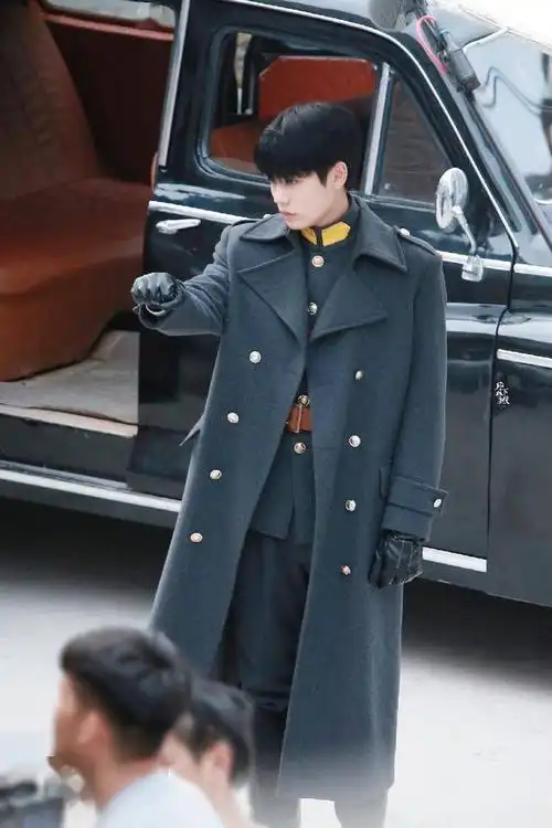 蔡徐坤穿个性西装酷帅有型林彦俊轻松驾驭各种穿搭帅气有范儿