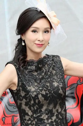 组图杨恭如亮相马术赛纱裙搭礼帽尽显贵妇范