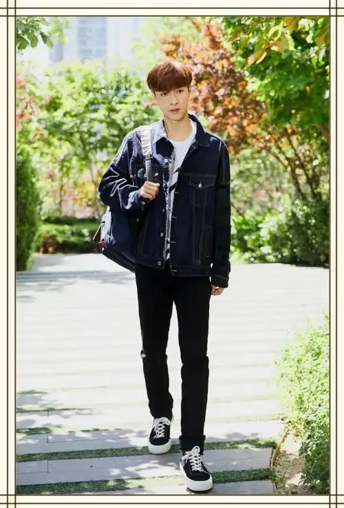 原创张艺兴气质真绝!竟把复古西装凹出时髦风,粉色也没挡住男人味!