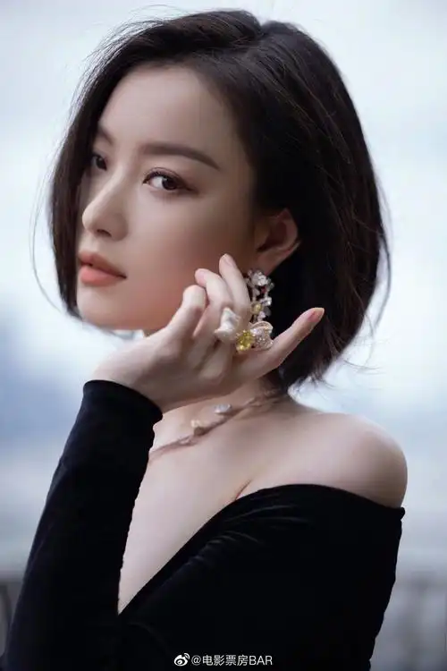 倪妮最新活动造型什么水平