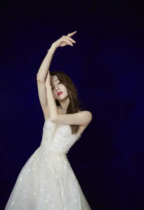 原创迪丽热巴出圈造型小集合温柔又优雅真不愧是金鹰女神啊