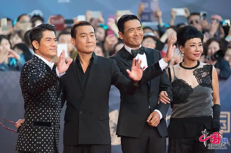 电影《寒战2》剧组三大影帝郭富城,梁家辉,周润发齐聚红毯.