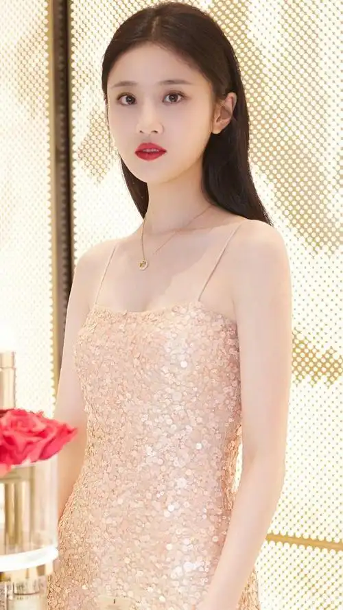 张慧雯礼服穿搭鉴赏,造型优雅婀娜,美得让人心动