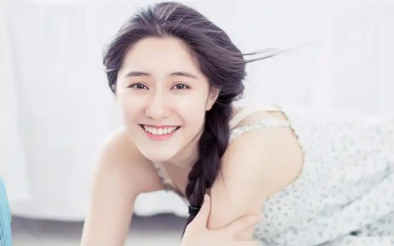 清新脱俗美女写真桌面壁纸-美女壁纸-高清美女图片-第3图-娟娟壁纸