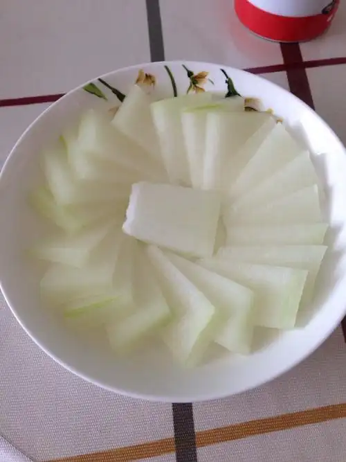 display:inline-block; href=/shicai/ 56>冬瓜 /a>洗净,切片,摆盘