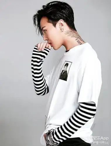 权志龙穿上自己照片?这才是真正的为自己代盐!