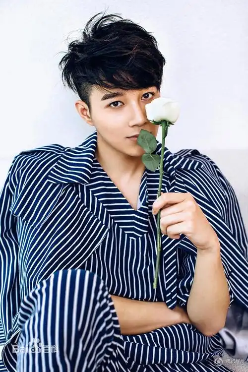 叫杨鑫的名人太多有人为此而改名