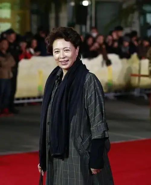 演员刘佳息影10年坚守父亲骨灰在家中8年活成了贤妻良母