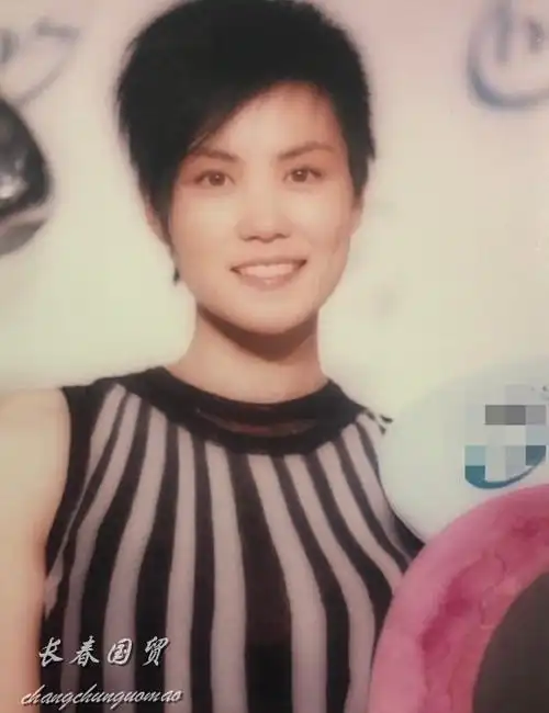 王菲20年前旧照曝光清爽短发笑容甜美
