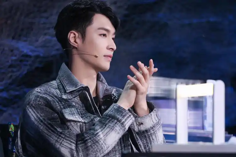 张艺兴《舞蹈风暴》化身长沙话"推广大使" 频爆金句综艺感十足