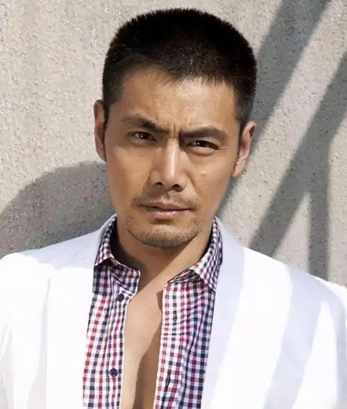 他负了瞿颖爱过周迅娶过王菲没想到和小19岁的她修成正果