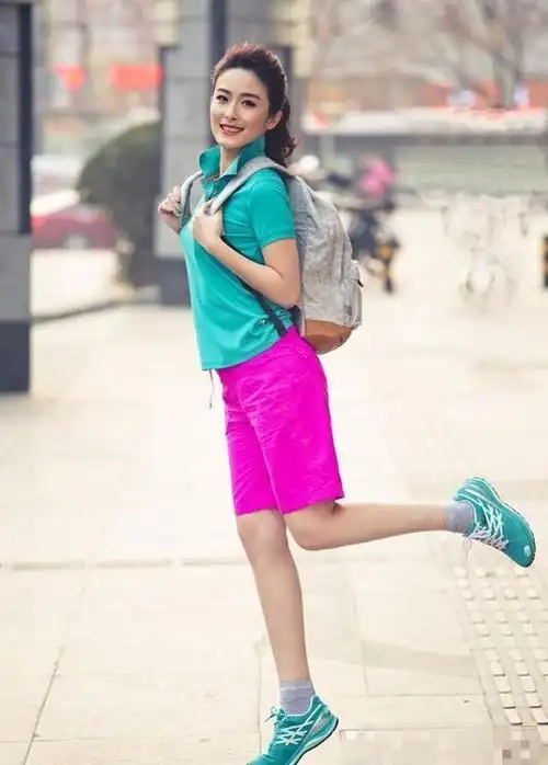 徐百卉演技一流,看起来非常端庄.