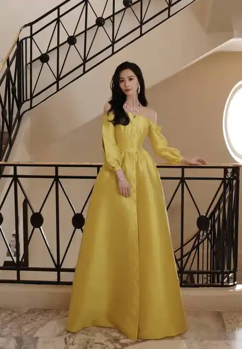 刘诗诗轩沉迷于美色?