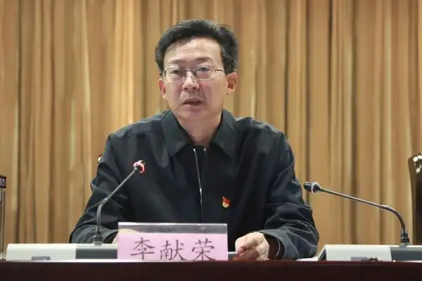 市交通运输局党委书记,局长,市公路局党委书记李献荣访谈:以实际行动