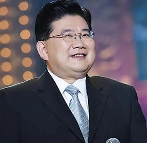 曹可凡:吃原味大肠走红,与薛之谦结怨,《金星秀》停播始作俑者