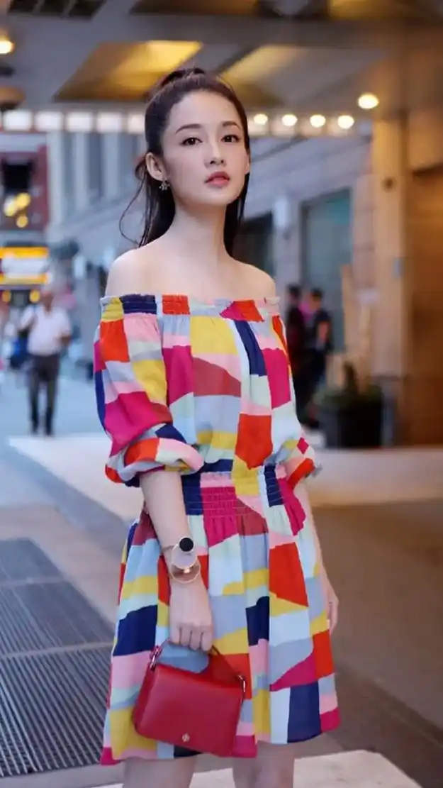 李沁写真集.#气质女神 #美女壁纸#长腿姐姐 - 抖音