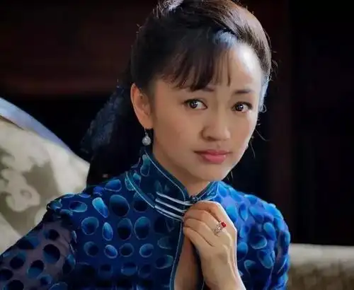 她是柳云龙钦点《风筝》女主韩冰!罗海琼真实身份早已是富婆阔太