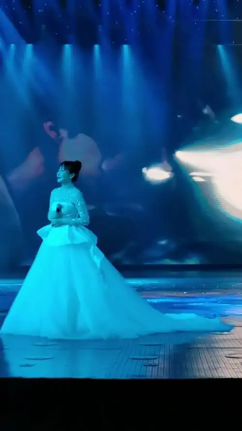 萨顶顶左手指月现场版是什么节目