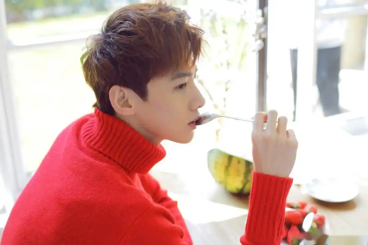 演员白敬亭24岁生日快乐!