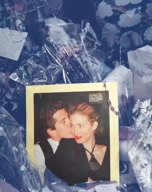 灰姑娘进豪门:大姑子嫌弃,丈夫花心早逝,她比婆婆杰奎琳还惨