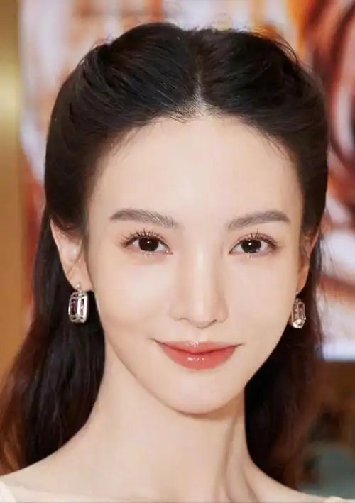 金晨是一位中国内地的优秀女演员和模特,出生于1990年9月5日,毕业于