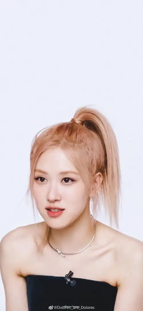 朴彩英lisa大阪街头随拍##lisa露额头