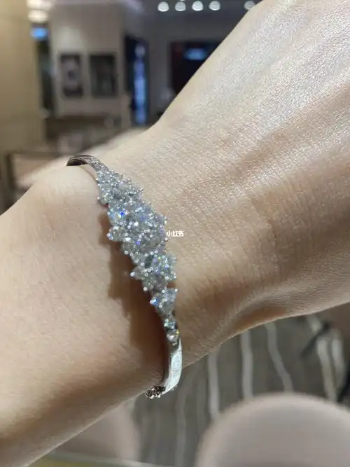 周大福钻石美镯