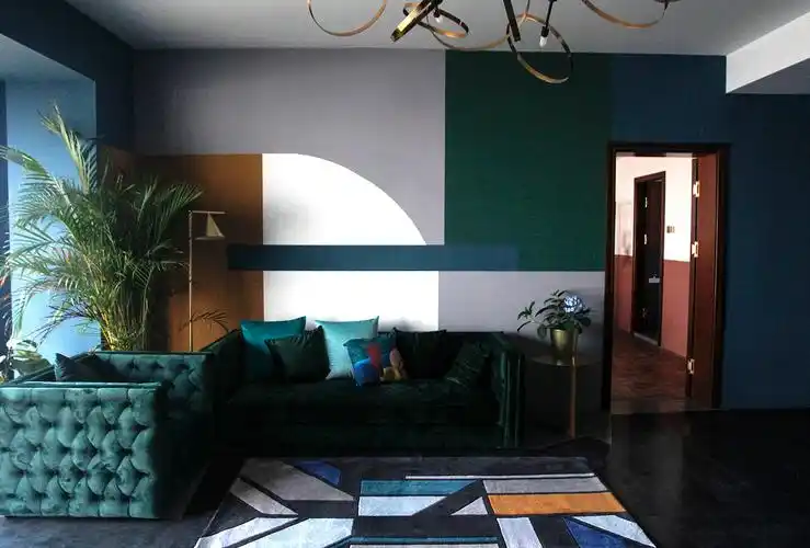 房间的设计中利用色彩营造宁静的氛围,使在房间的人可以享受片刻的