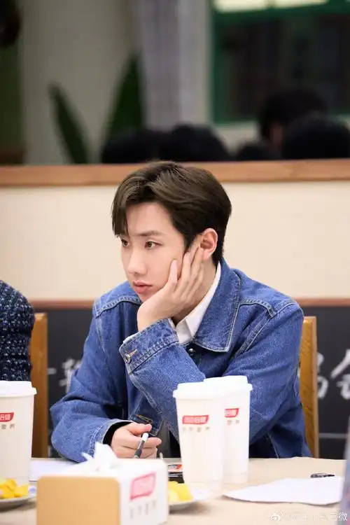 【#声生不息家年华#精彩剧照大放送】首演下半场剧照之@汪苏泷音浪振