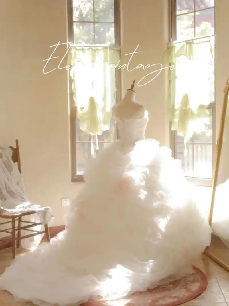 你的裙子掉啦!太美好的一条古着婚纱!通体白色间点 - 抖音