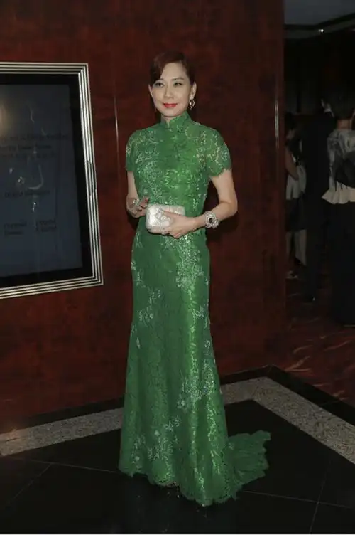 邝美云这身材连年轻小姑娘都羡慕穿紧身裙都没啥赘肉曲线太美