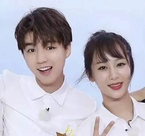 王俊凯叫杨紫为"姐姐",有谁注意他对迪丽热巴的称呼?太调皮!