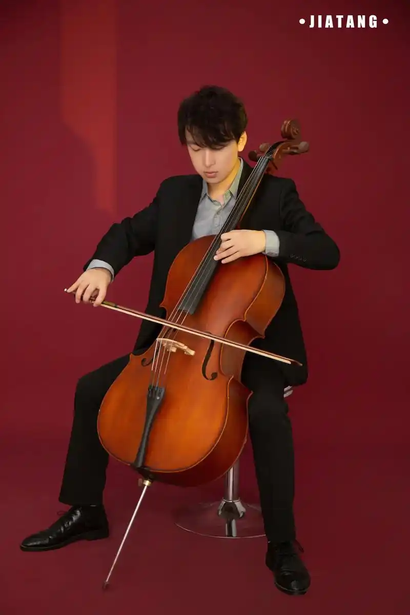 简约又不简单的形象写真."喂!会拉大提琴的男生也太酷了吧"# - 抖音