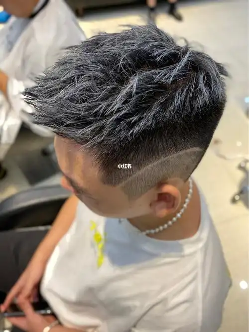 发型男士发型极短飞机头渐变发型