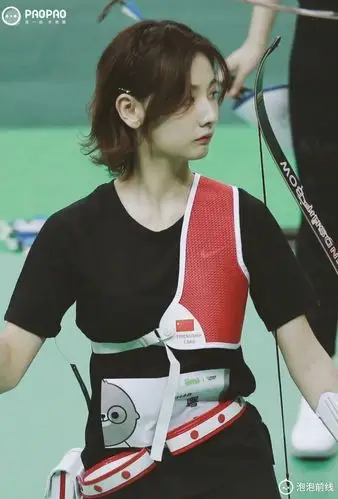 终于到她上场了,求赵粤出书:如何不经意地散发魅力 gif 射箭时高冷