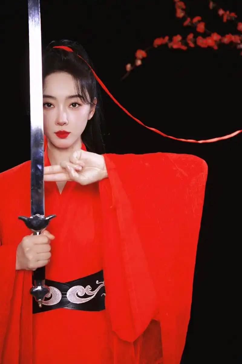 宣璐红色古装优雅写真