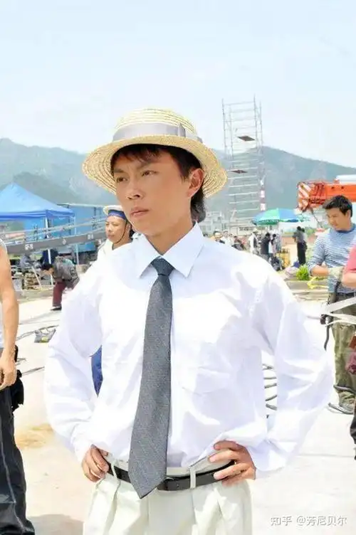 童星出道即处行业顶峰本该乘胜追击却激流勇退远离影