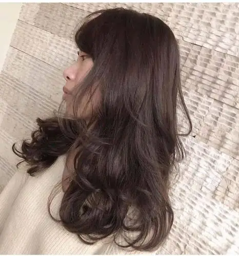 秋冬流行烫半头卷发型