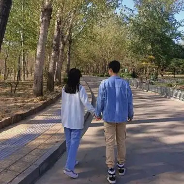 情侣头像真实情侣专用,就想这样牵着你的手一直不放开!