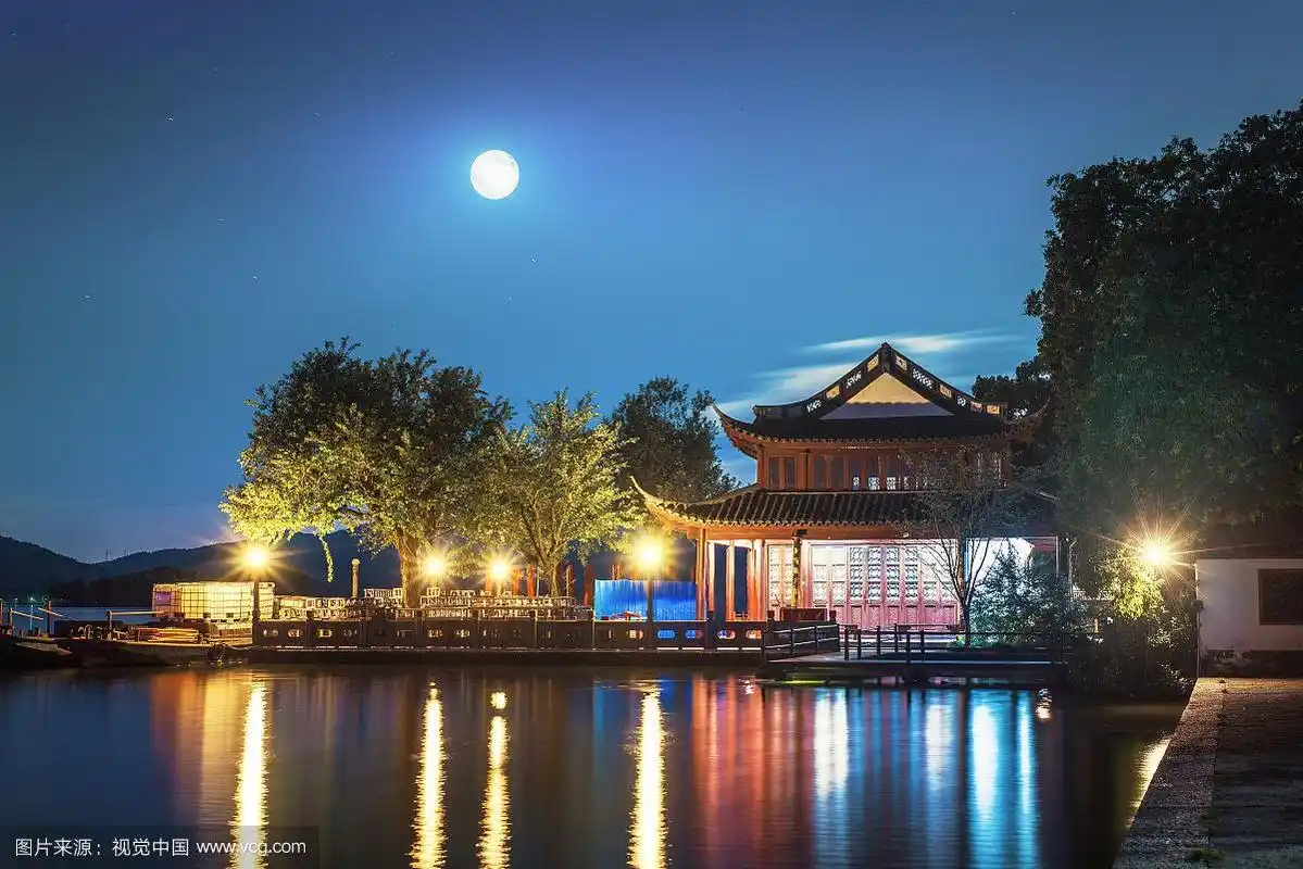 西湖平湖秋月夜景