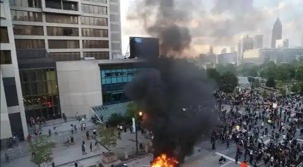 一个白人警察为什么会引起这么大的动乱背后的历史你知道吗