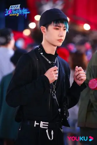 今天下午,王一博《这!就是街舞3》剧照公开,王队长新鲜的剧照请查收.